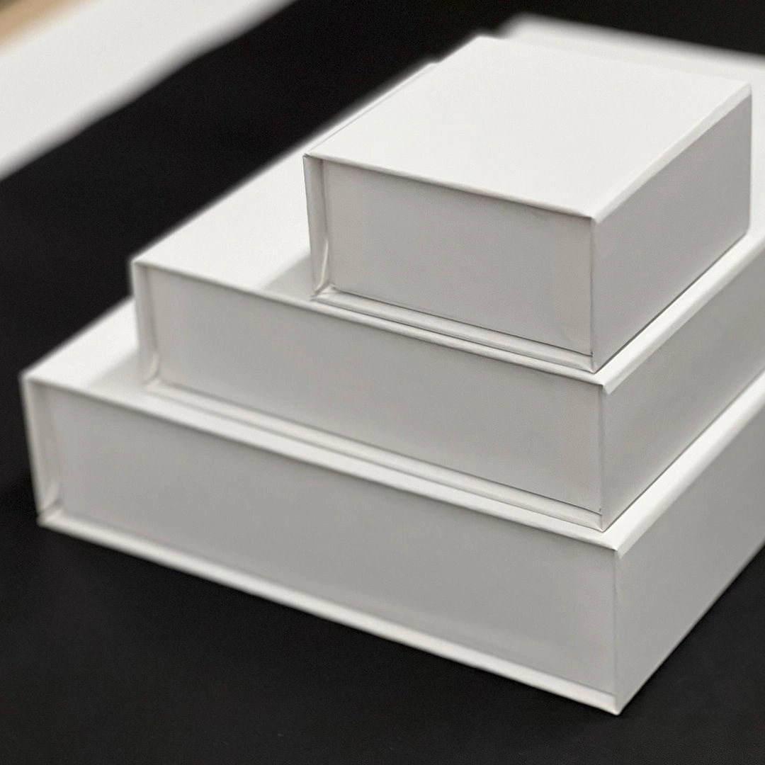 Білі коробки на магнітах оптом Boxes