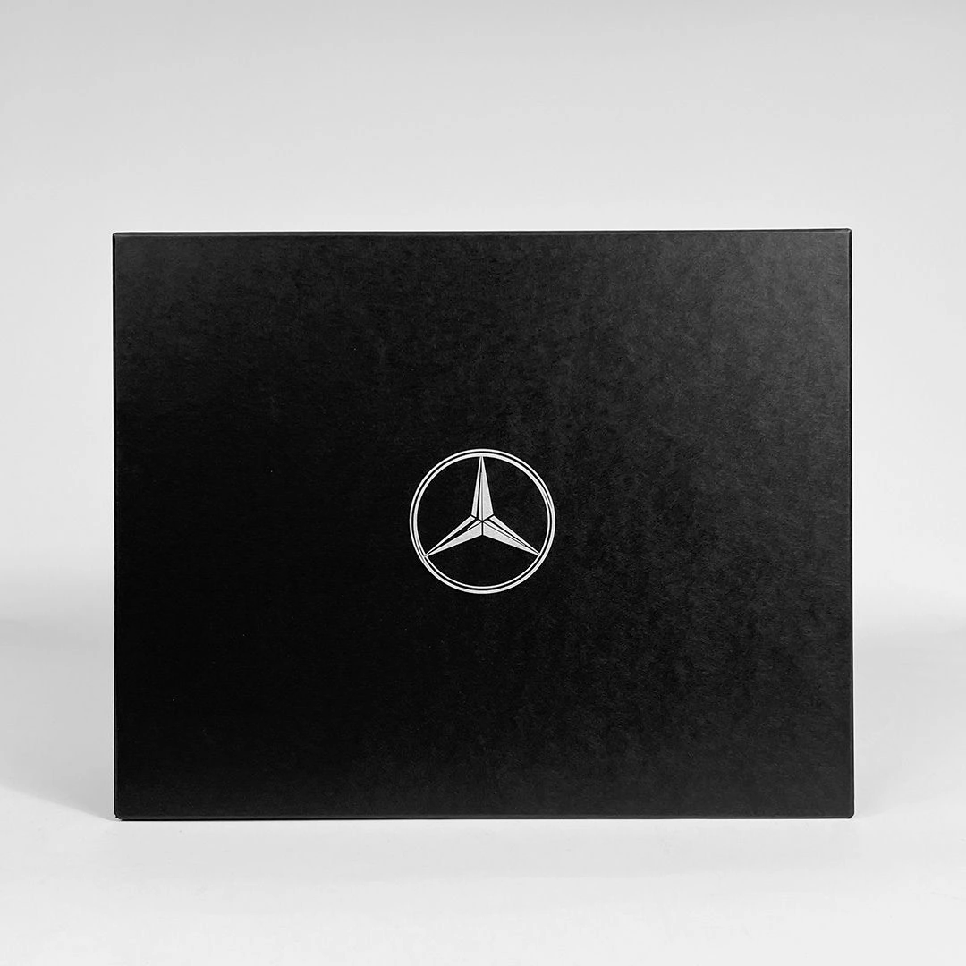 Чорна дизайнерська коробка Mercedes