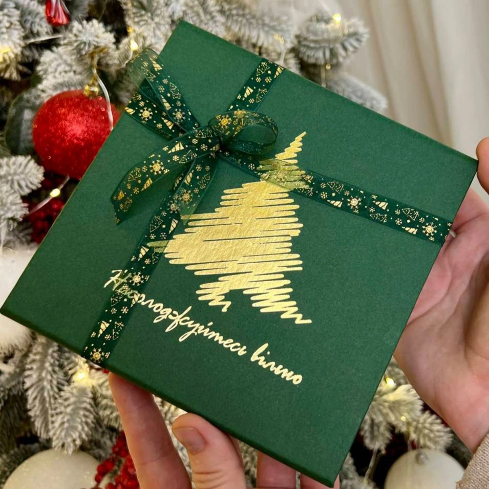 Як зробити подарункову коробку своїми руками