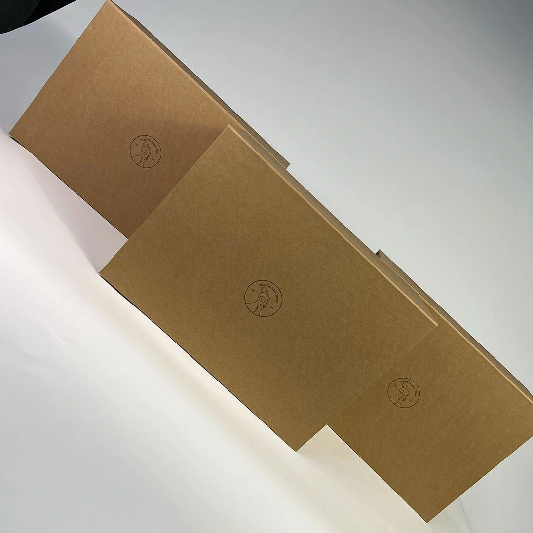 Коробки з логотипом Leo.i.ya