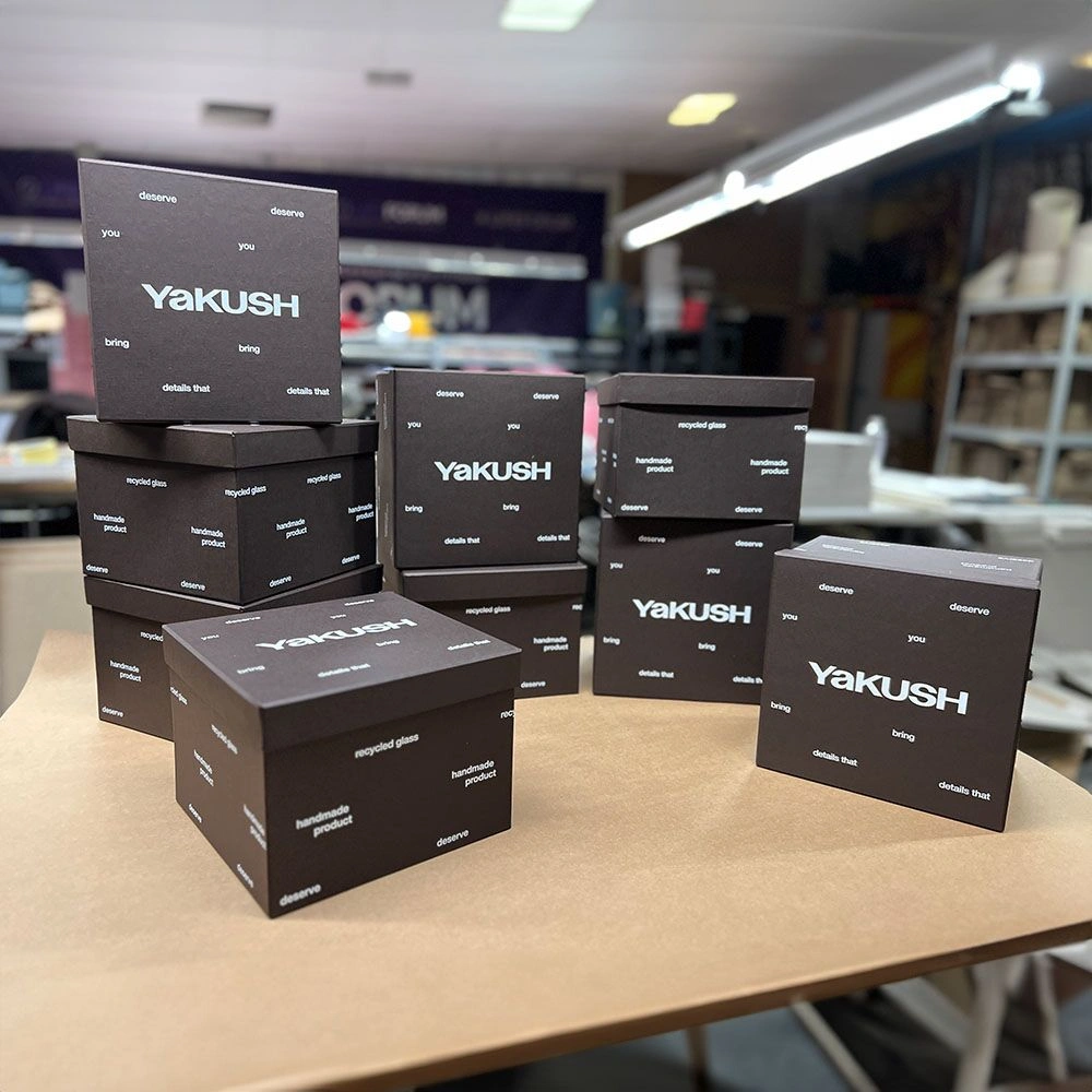 Коричневые коробки для ваз под заказ Yakush