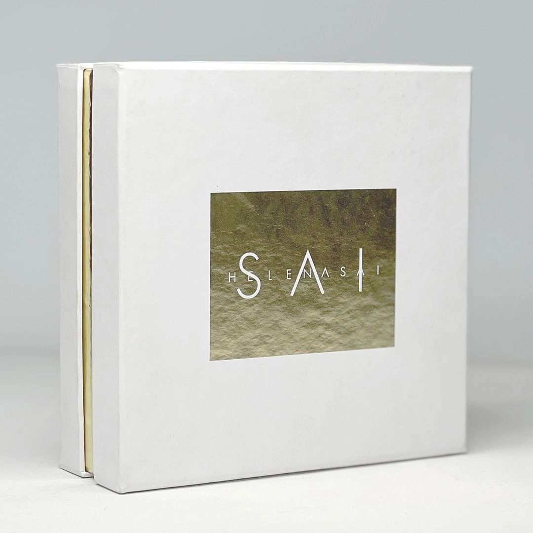Коробка з логотипом SAI