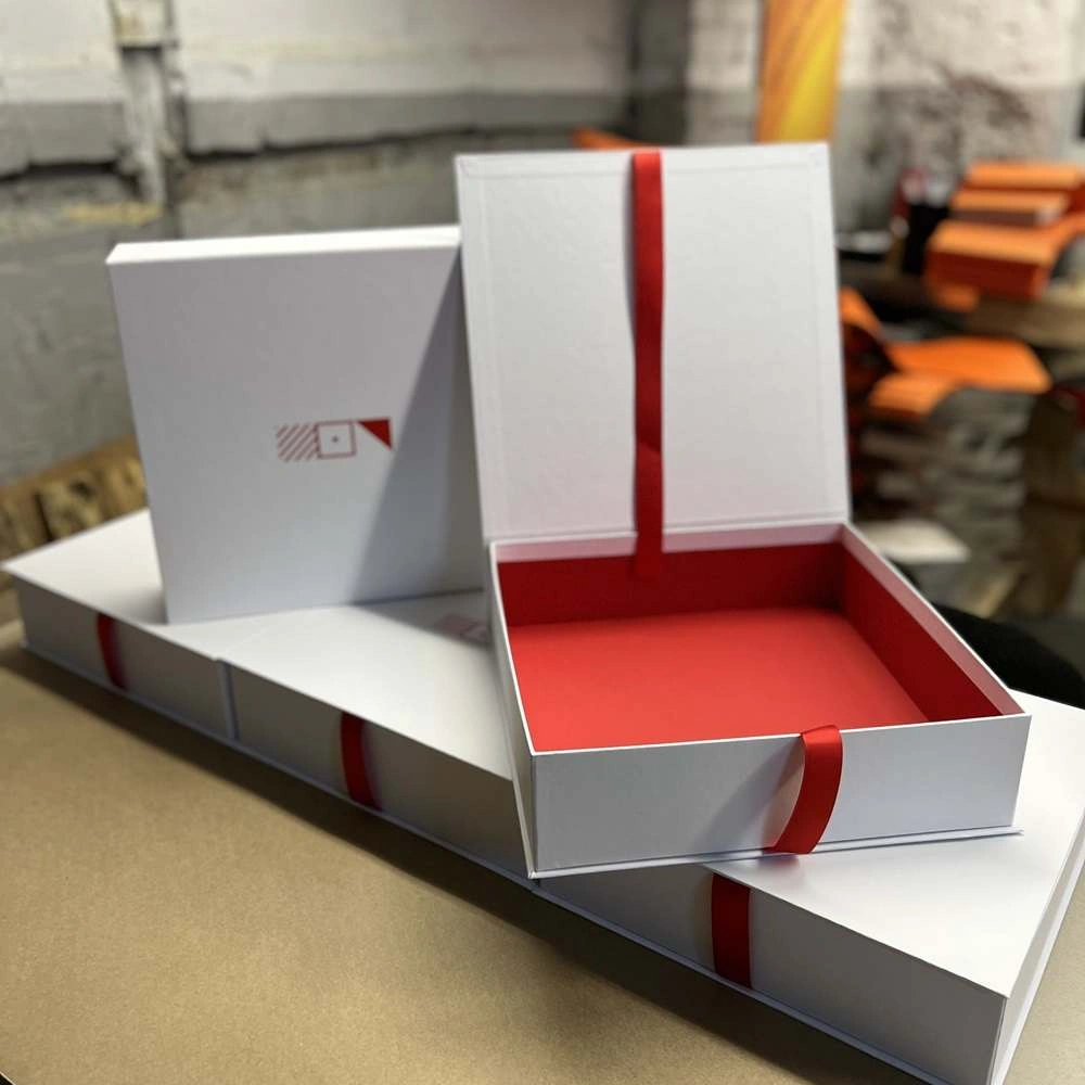 Коробочки для корпоративних подарунків