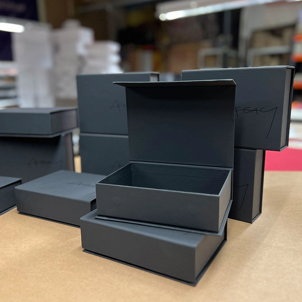 Чорні магнітні коробки для косметики Aqsay