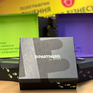 Коробочки для подарунків з логотипом 13Partners
