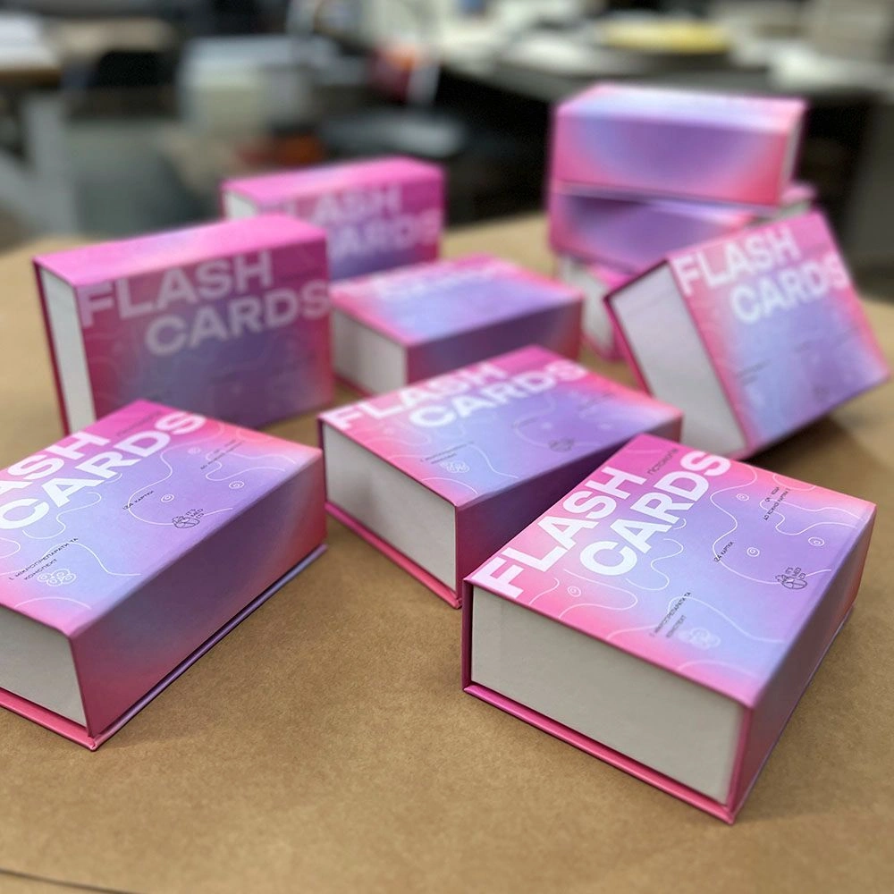 Рожеві магнітні коробки для карт