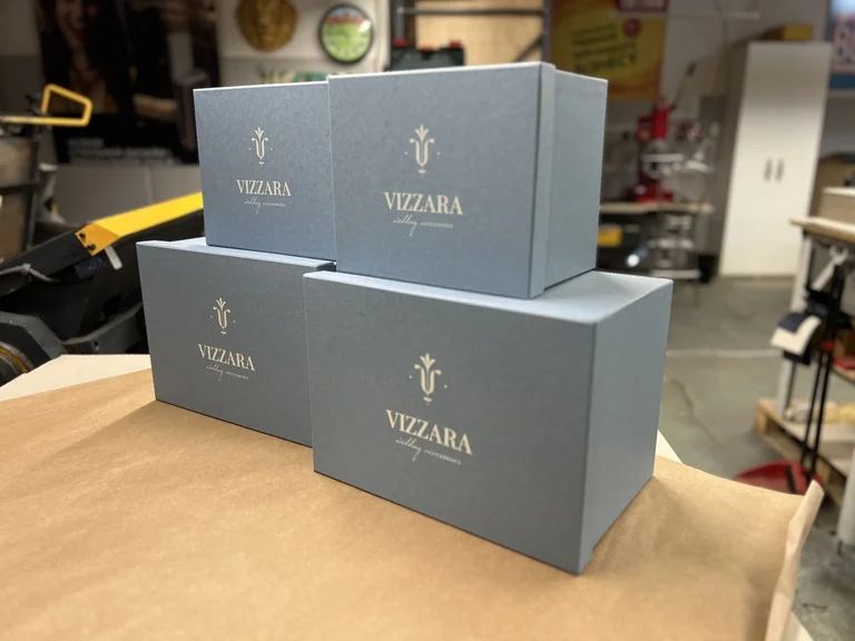 Коробки для одягу Vizzara