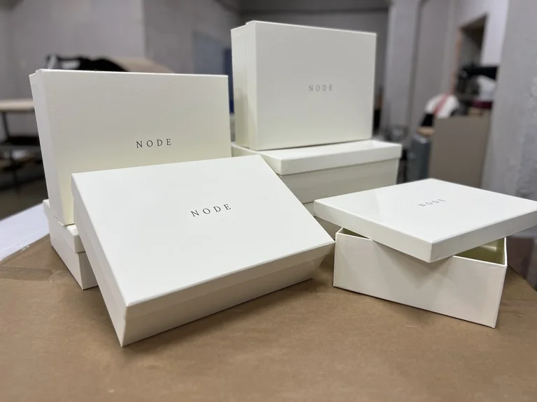 Коробки для упакування одягу з логотипом Node
