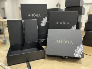 Коробки для жіночого одягу Ahora
