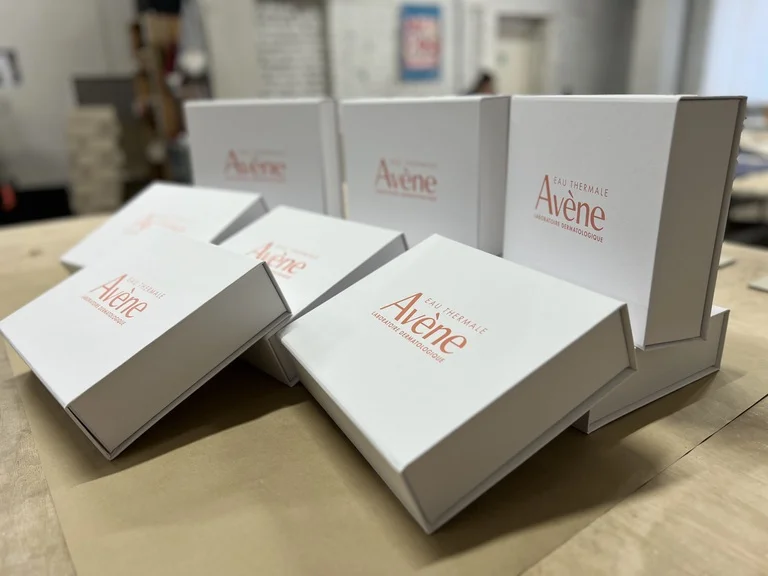 Коробки для косметики з логотипом Avene