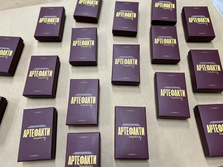 Упаковка для карт Артефакти блогінгу