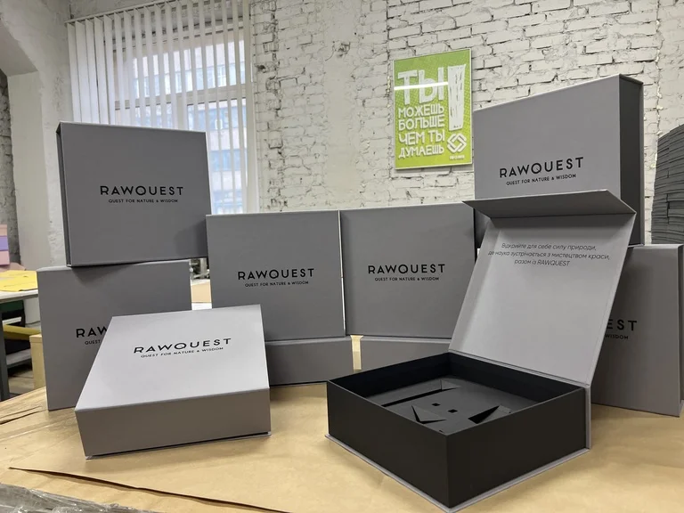 Коробки для пакування косметики з ложементом RAWQUEST