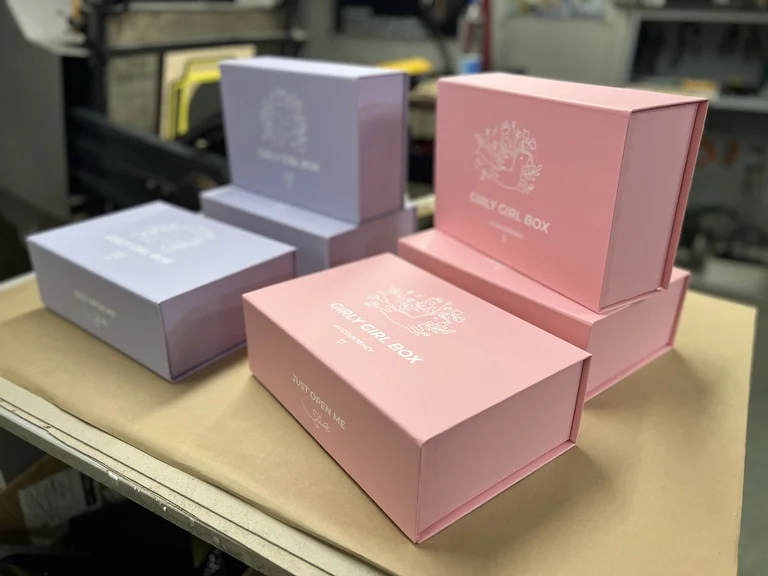 Коробки рожеві фіолетові для подарунків Girly Girl Box