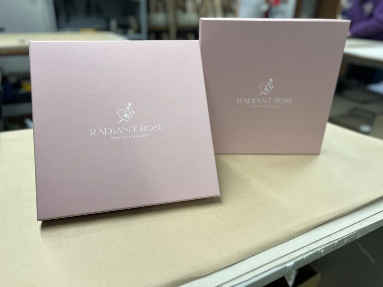Коробки для пакування світшотів Radiant Rose