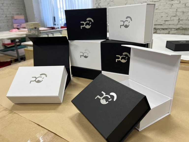 Коробки для подарункових сертифікатів Paragliding Odayiv