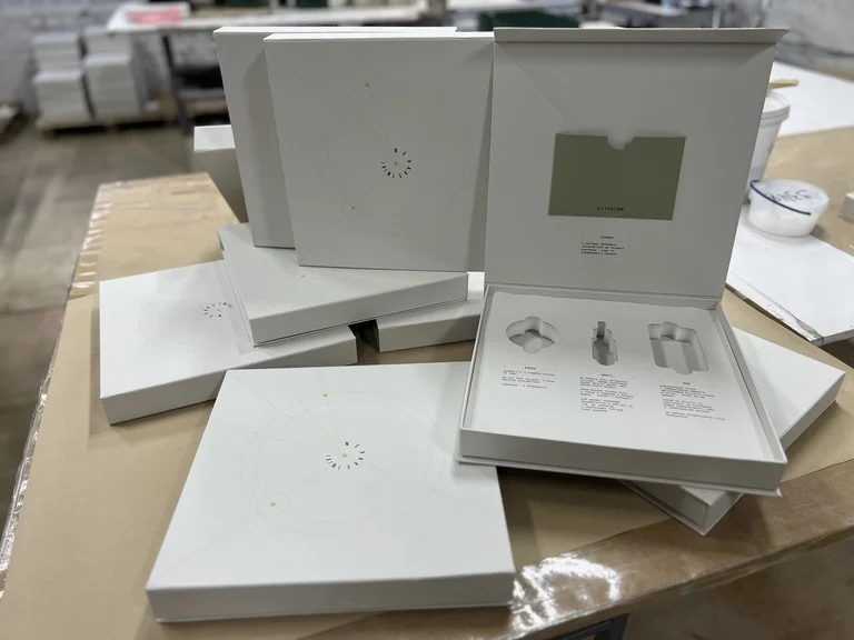 Коробки для презентації косметики з логотипом Ne Paketniki