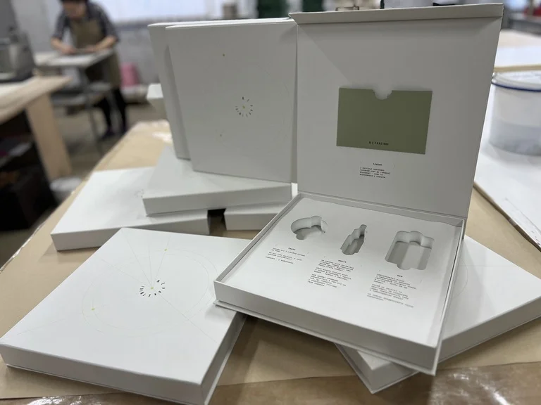 Коробки на магніті для презентації косметики Ne Paketniki