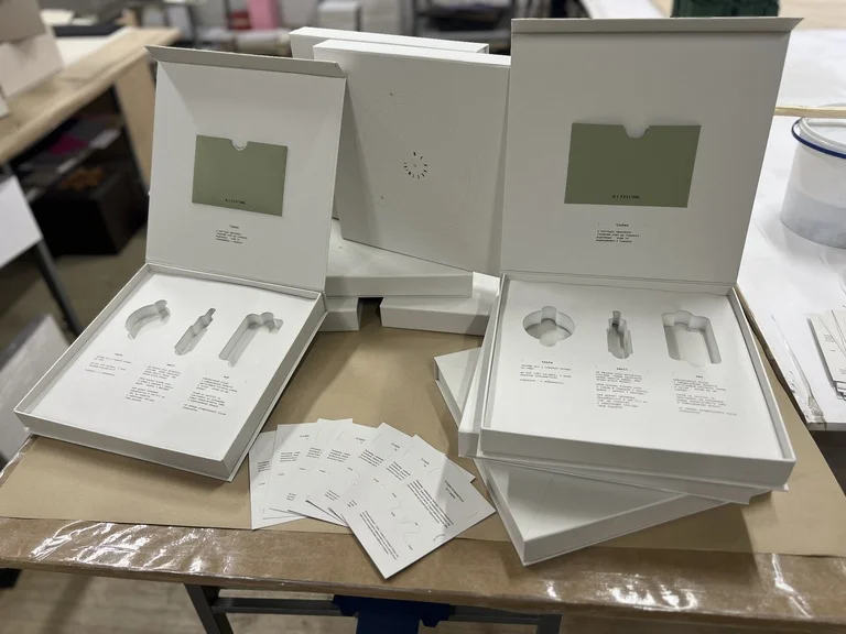 Коробки для презентації косметики Ne Paketniki з ложементом
