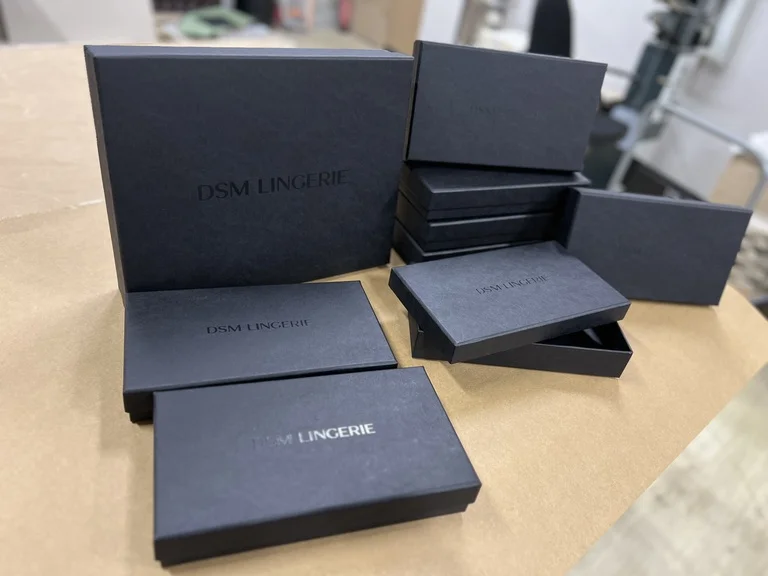 Коробки для жіночого одягу з логотипом DSM Lingerie