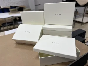 Коробки для упакування одягу Node