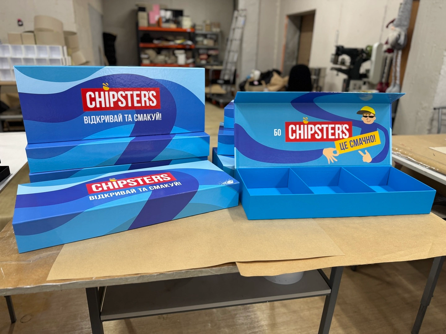 Синие коробки для товаров с логотипом Chipsters оптом