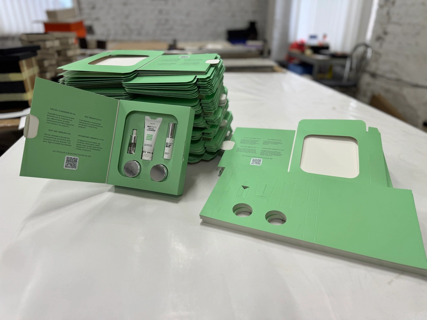 Self-assembly boxes for cosmetic products BIOEFFECT
