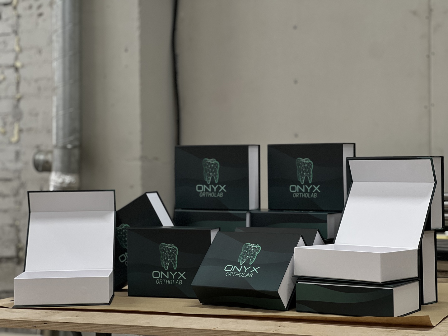 Коробки на магнитах для стоматологических изделий под заказ ONYX