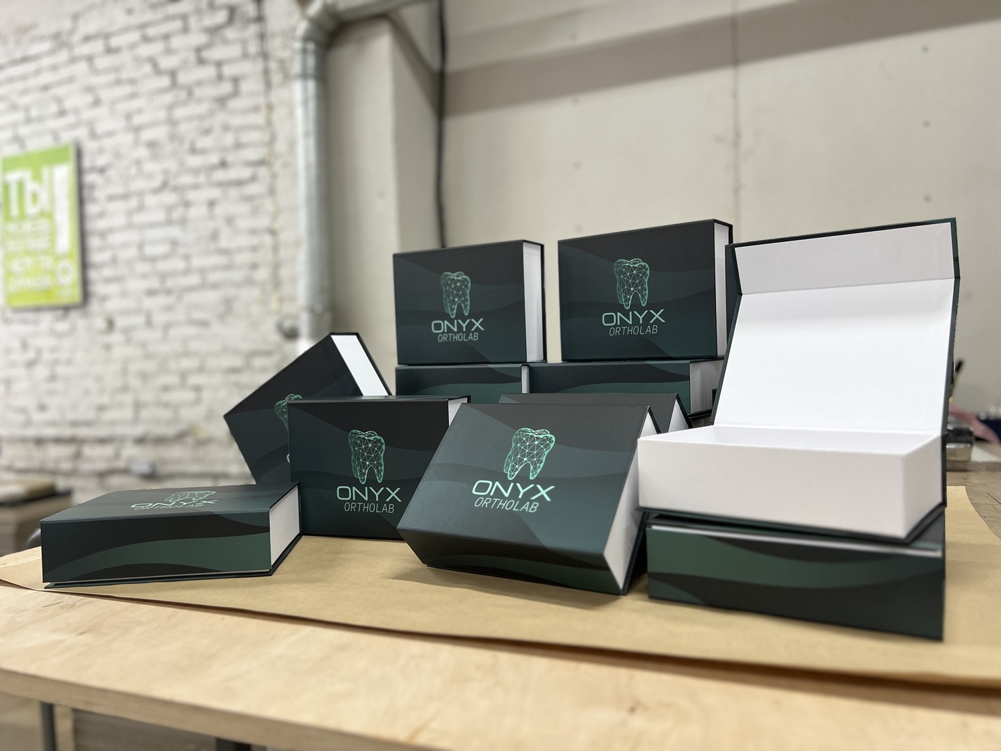 Коробки на магнітах для стоматологічних виробів ONYX оптом