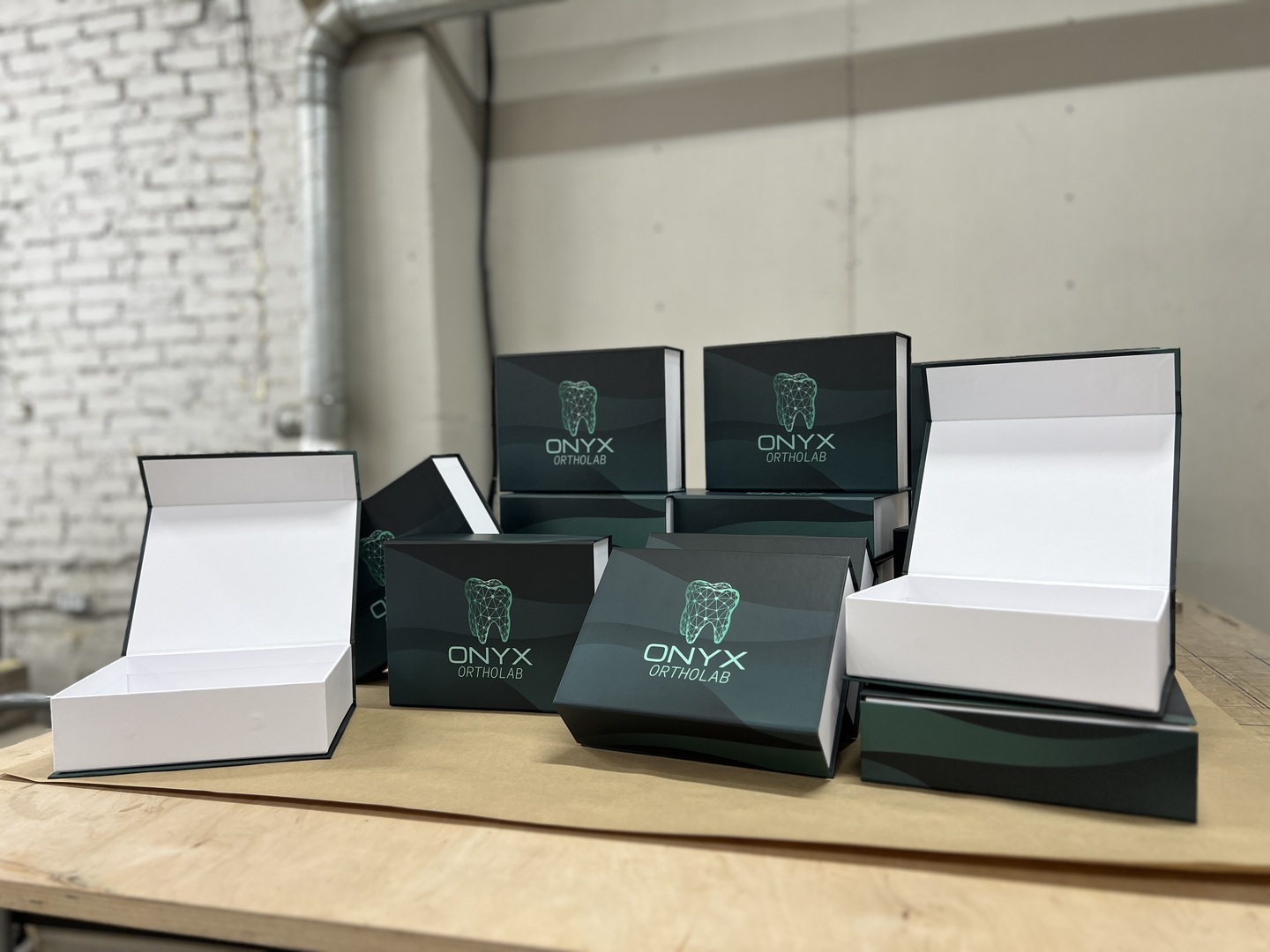 Magnetic boxes for dental products ONYX wholesale
