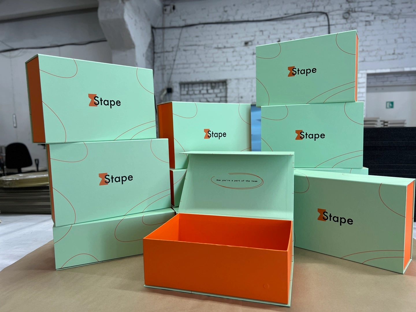Подарункові брендовані коробки для компанії Stape