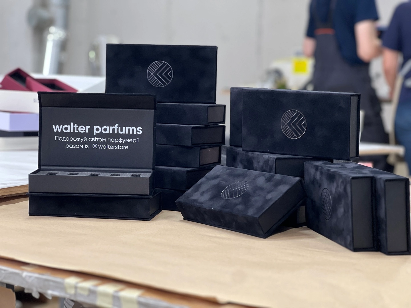 Коробки для косметики з чорного оксамиту Walter