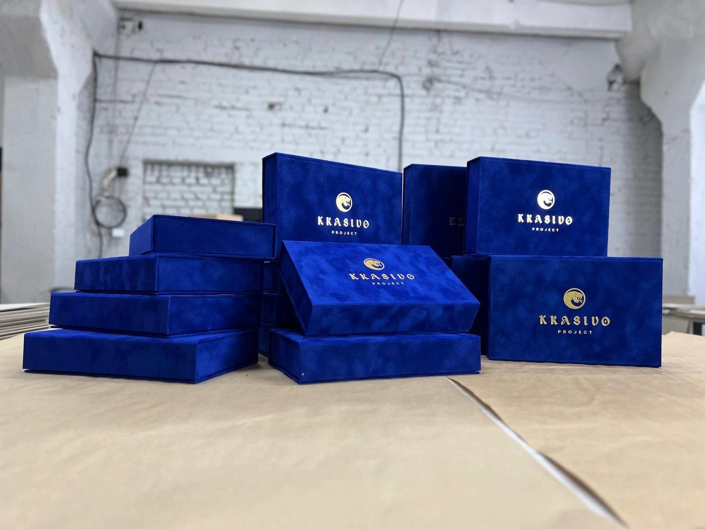 Blue velvet cosmetic boxes Krasivo