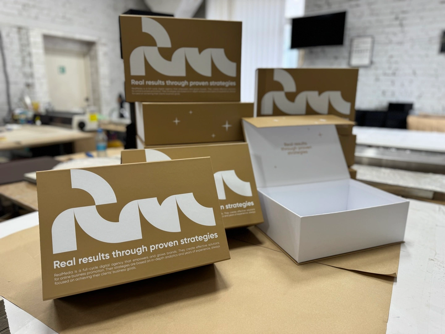 Коробки для пакування одягу RM