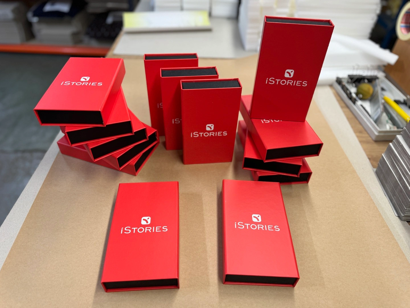 Коробки для мобільних телефонів iStories