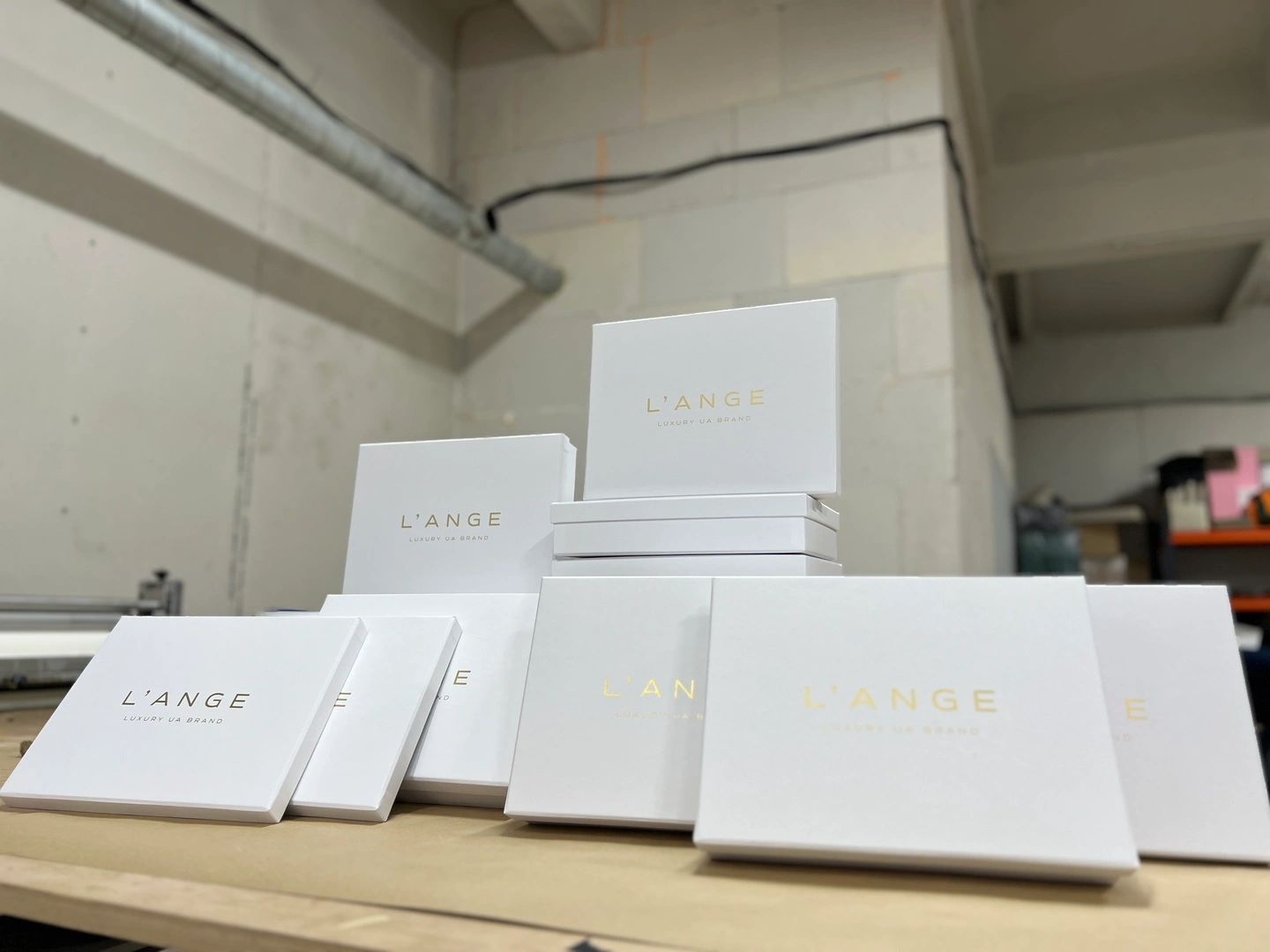 Коробки для пакування одягу Lange