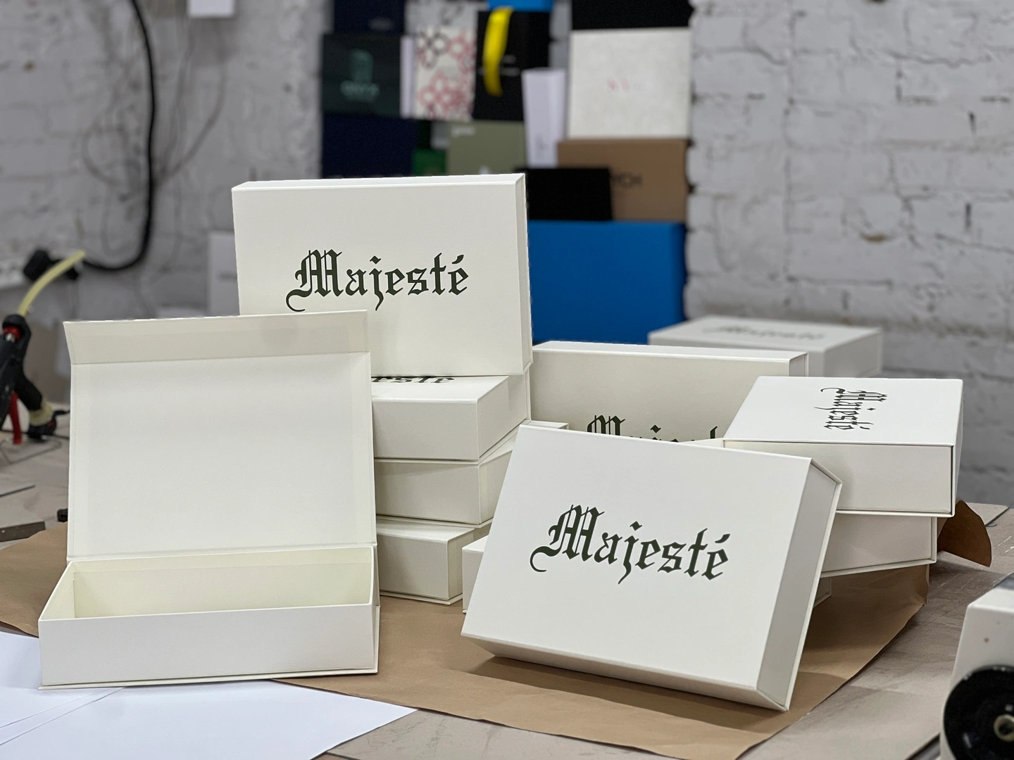 Упаковка для бренду одягу Majeste