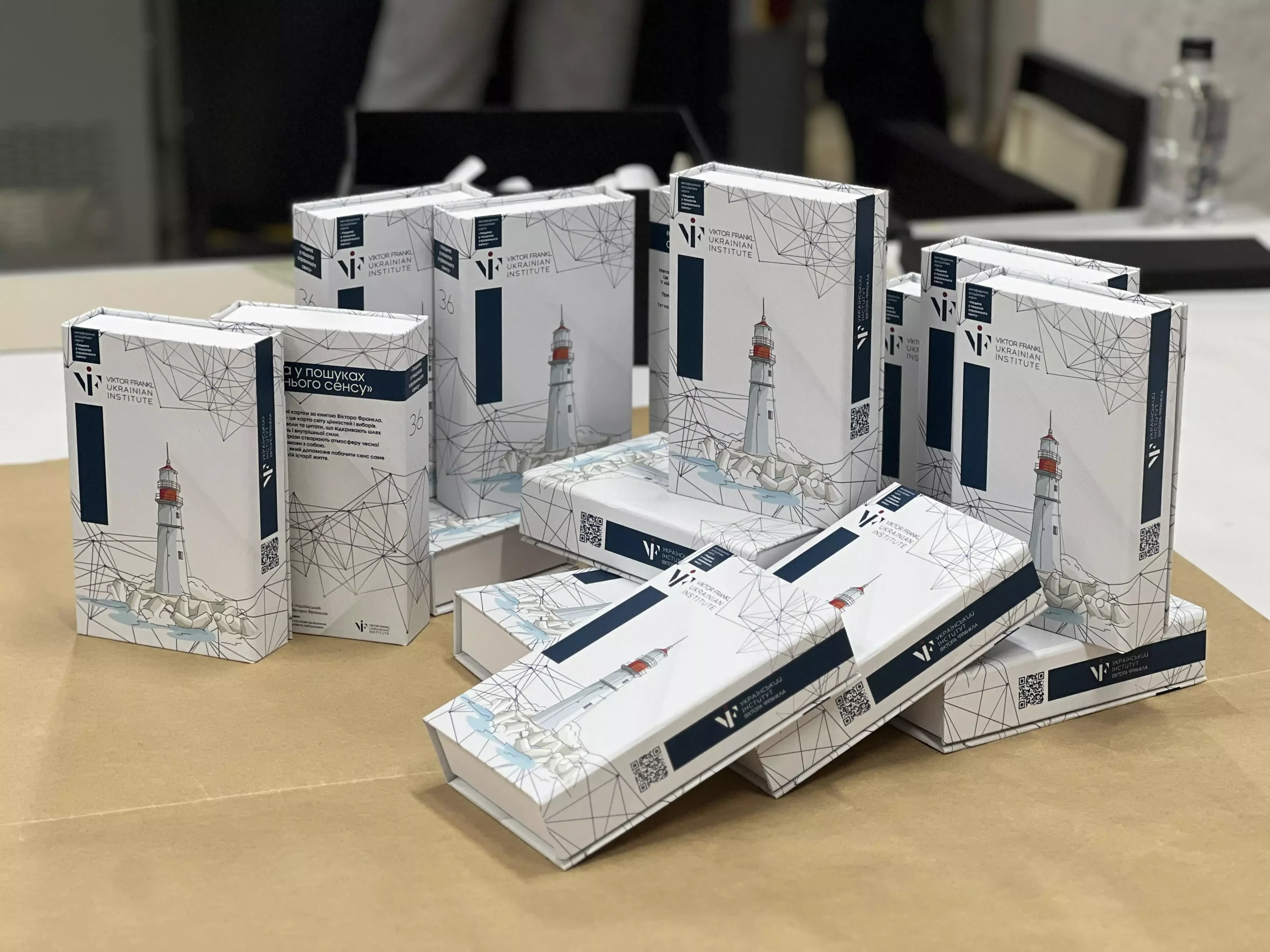 Коробки для пакування карт — компанія VF