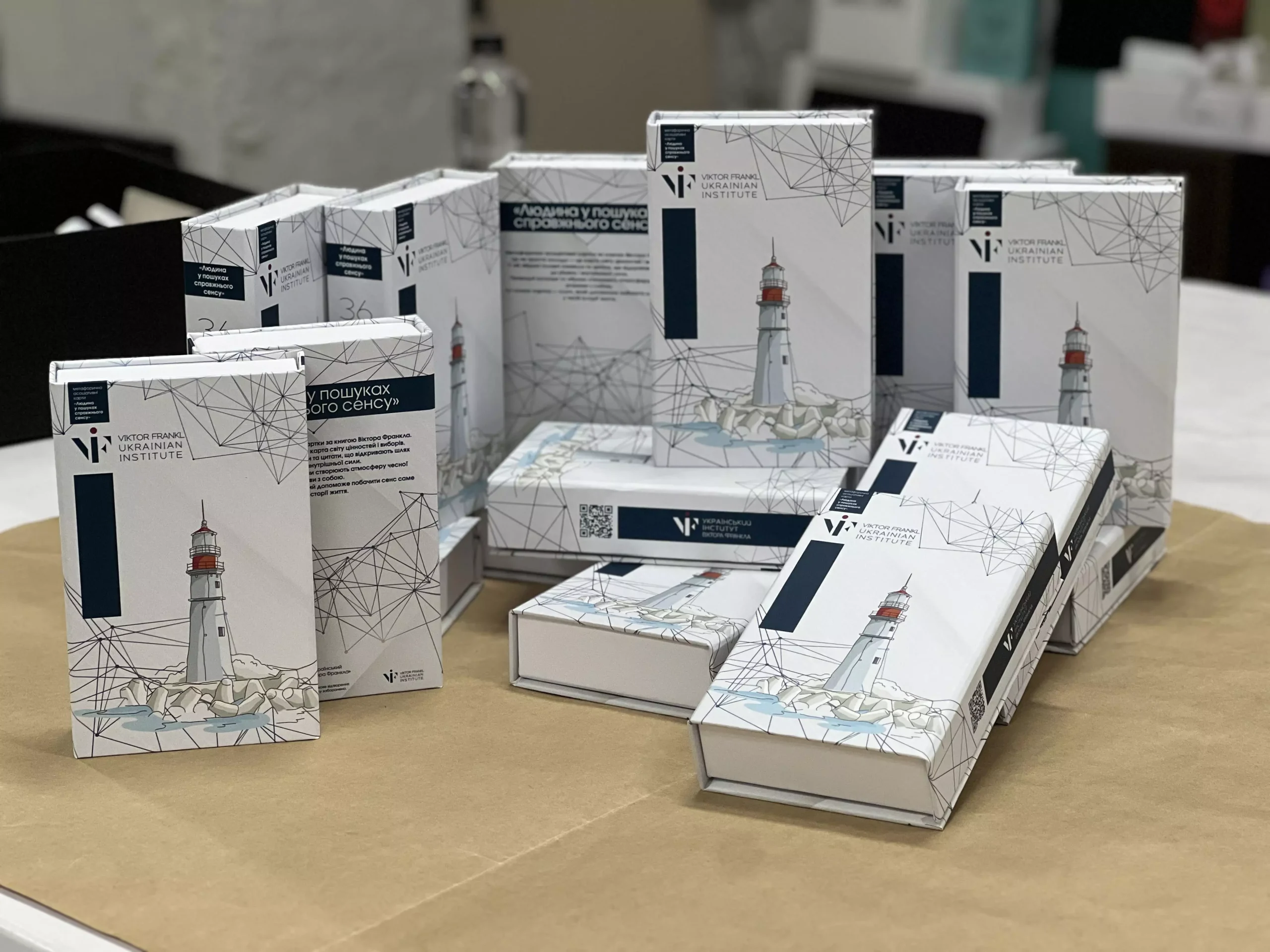 Коробки для пакування карт — компанія VF