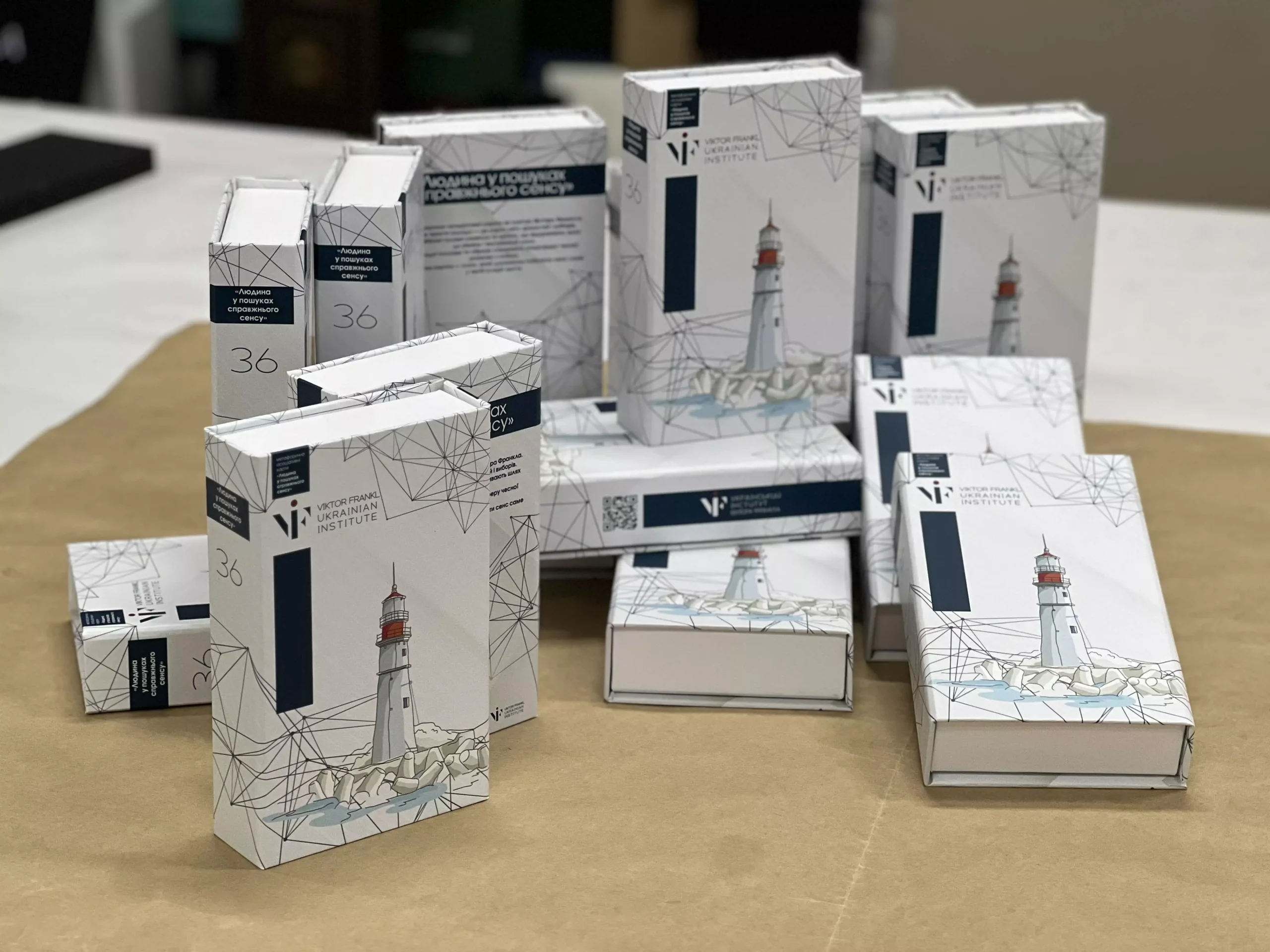 Коробки для пакування карт — компанія VF