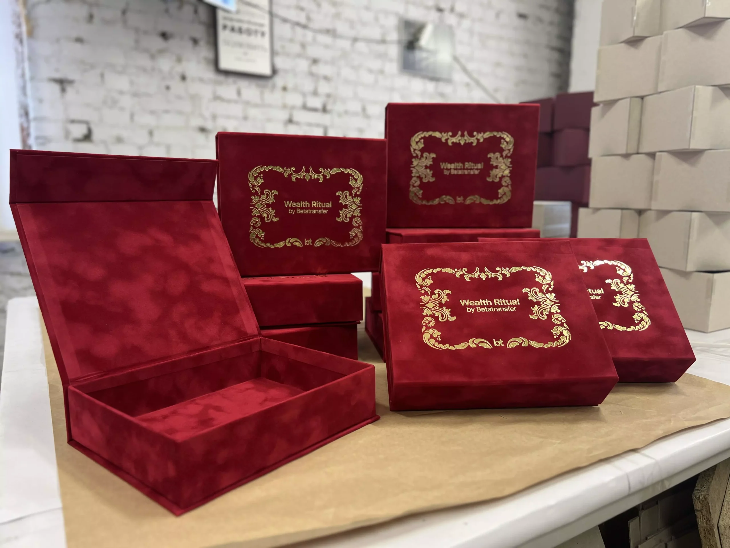 Коробки для пакування подарункових наборів