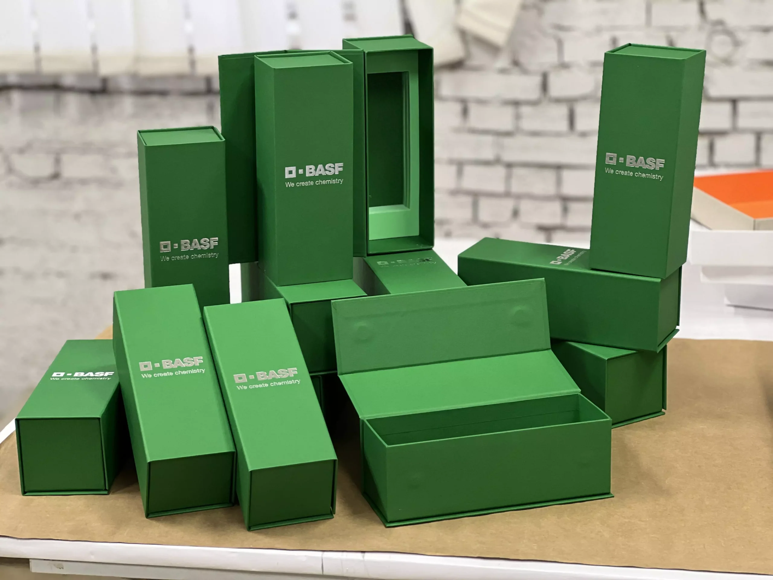 Коробки для пакування статуетки. Компанія BASF