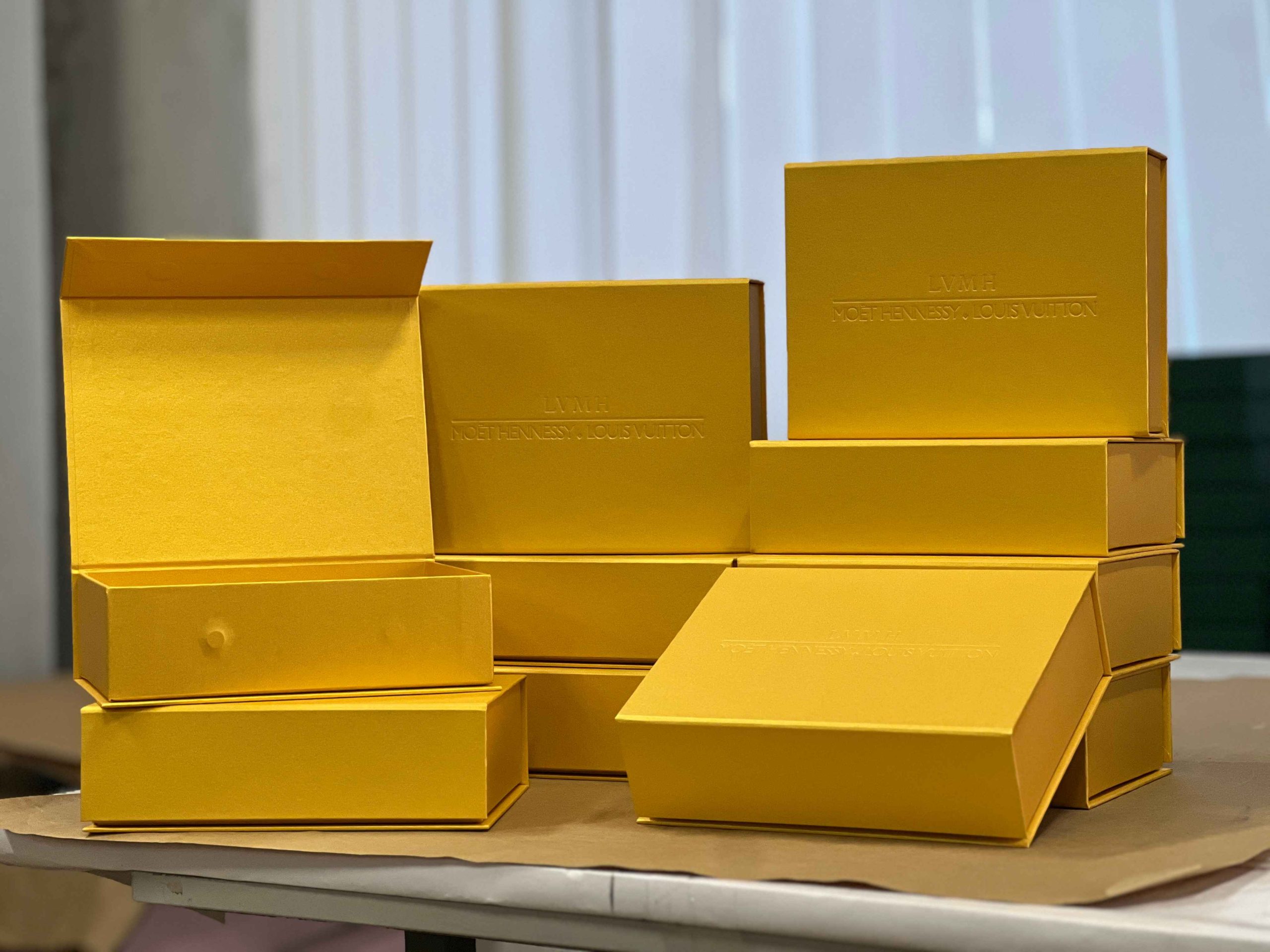 Золоті коробки на магнітах для LVMH 3