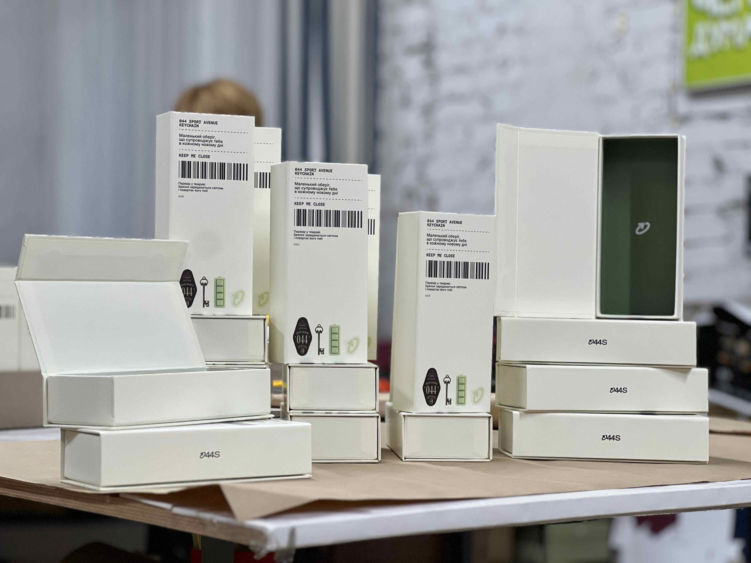 Коробки для пакування виробів. Компанія 044S. Конструкція коробки на магнітах