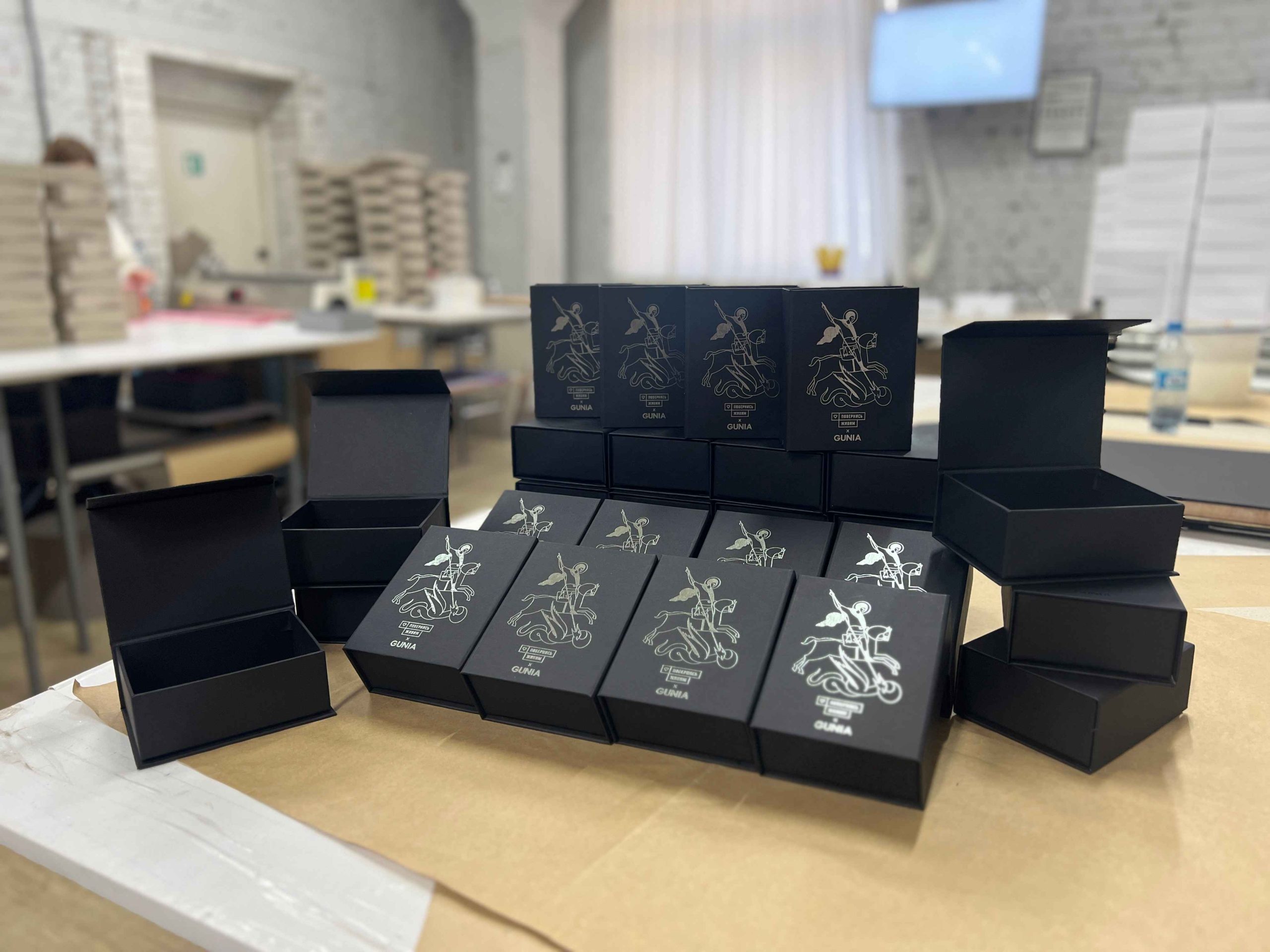 Ексклюзивна упаковка для сувенірів бренду GUNIA 4