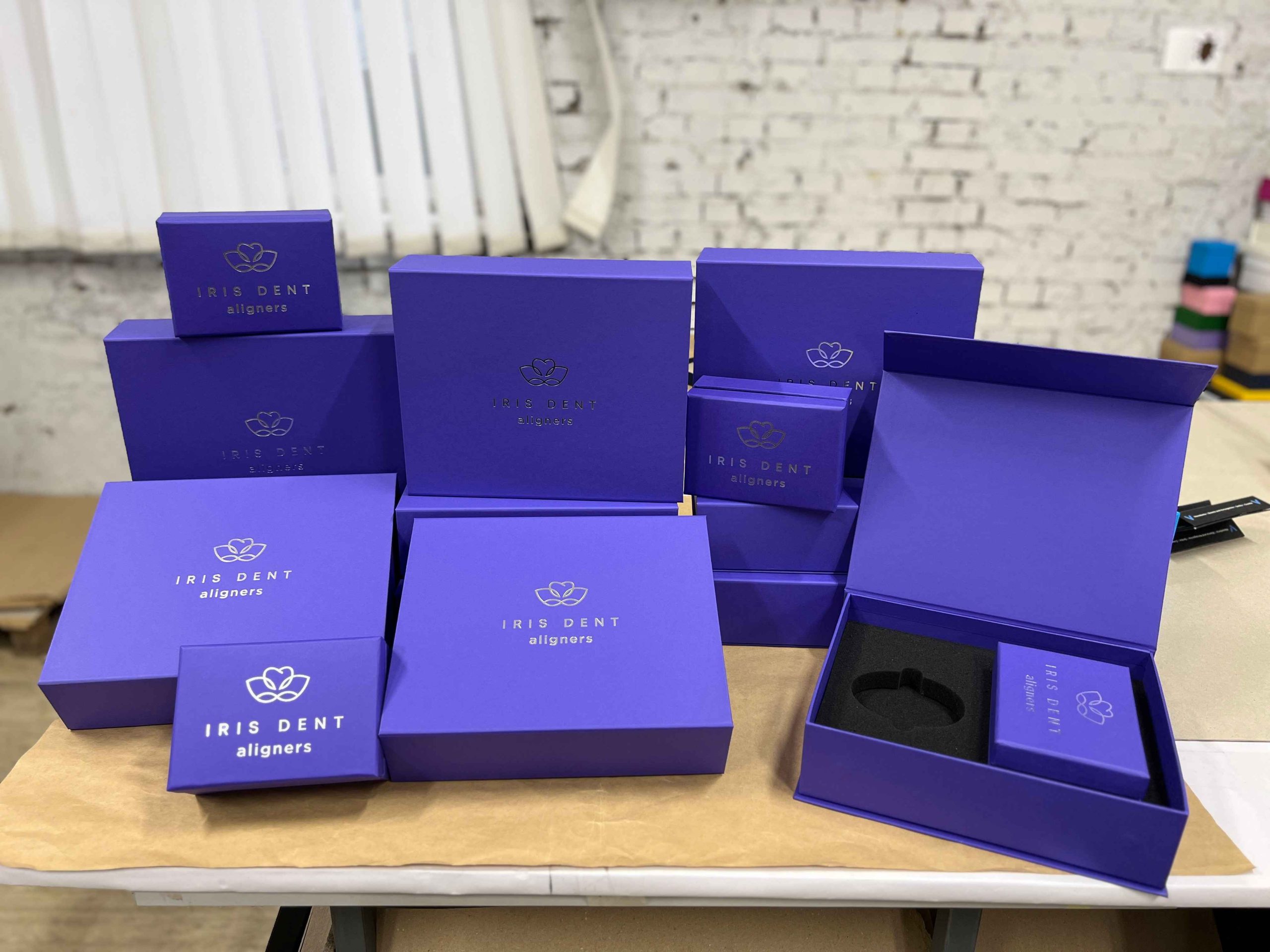 Брендовані коробки для пакування елайнерів Iris Dent 2