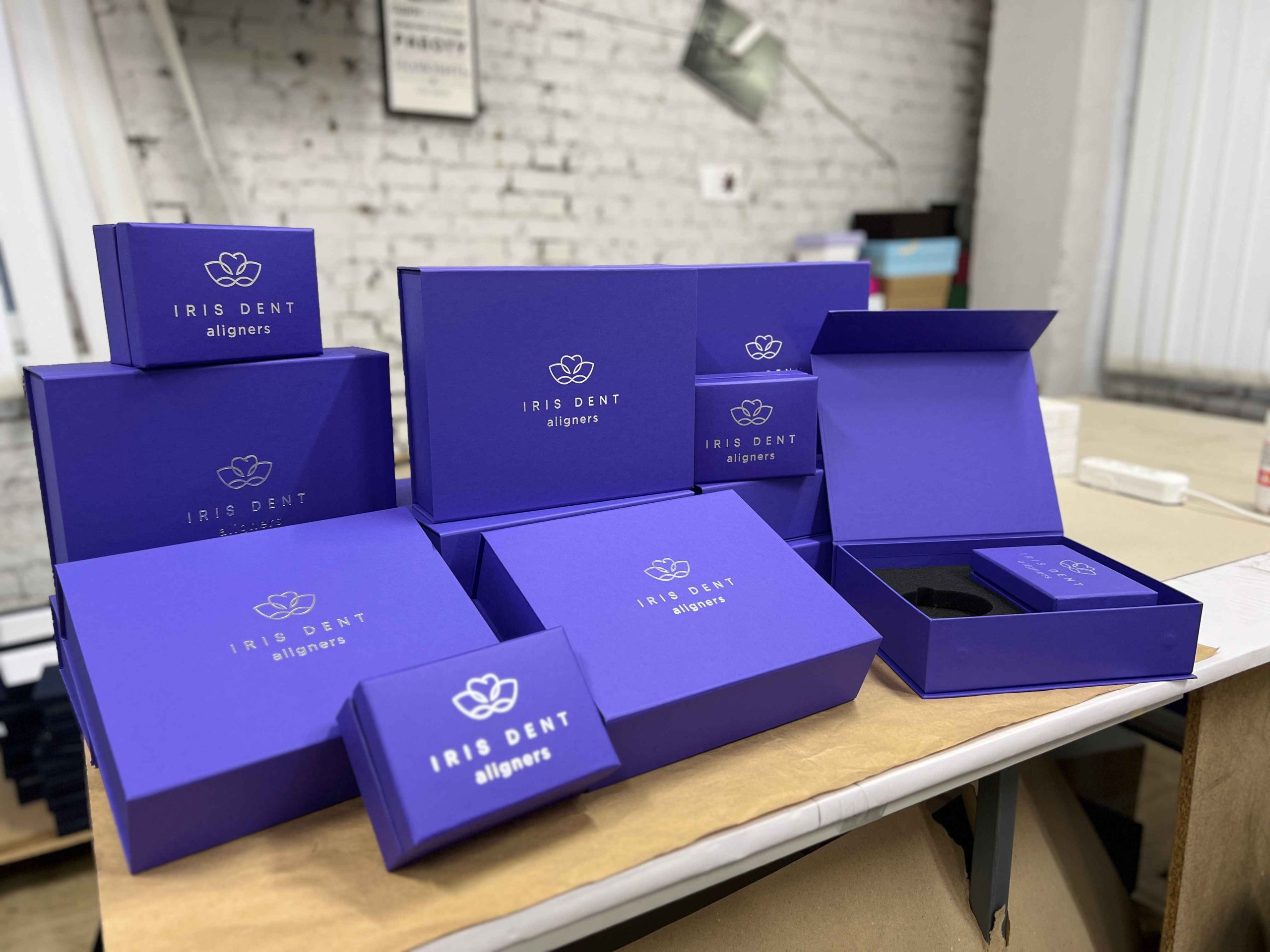 Брендовані коробки для пакування елайнерів Iris Dent 3
