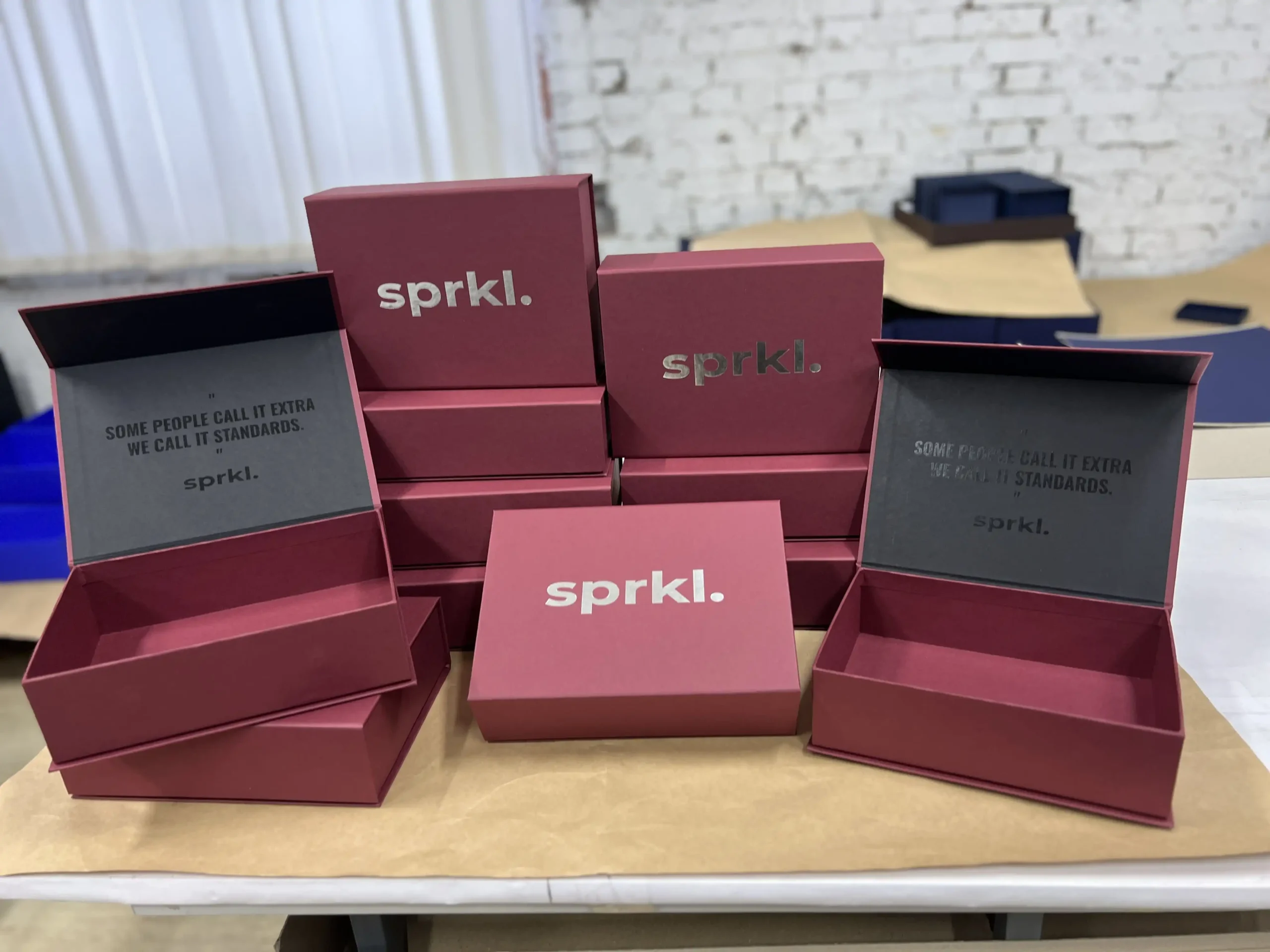 Брендовані коробки для пакування косметики sprkl.
