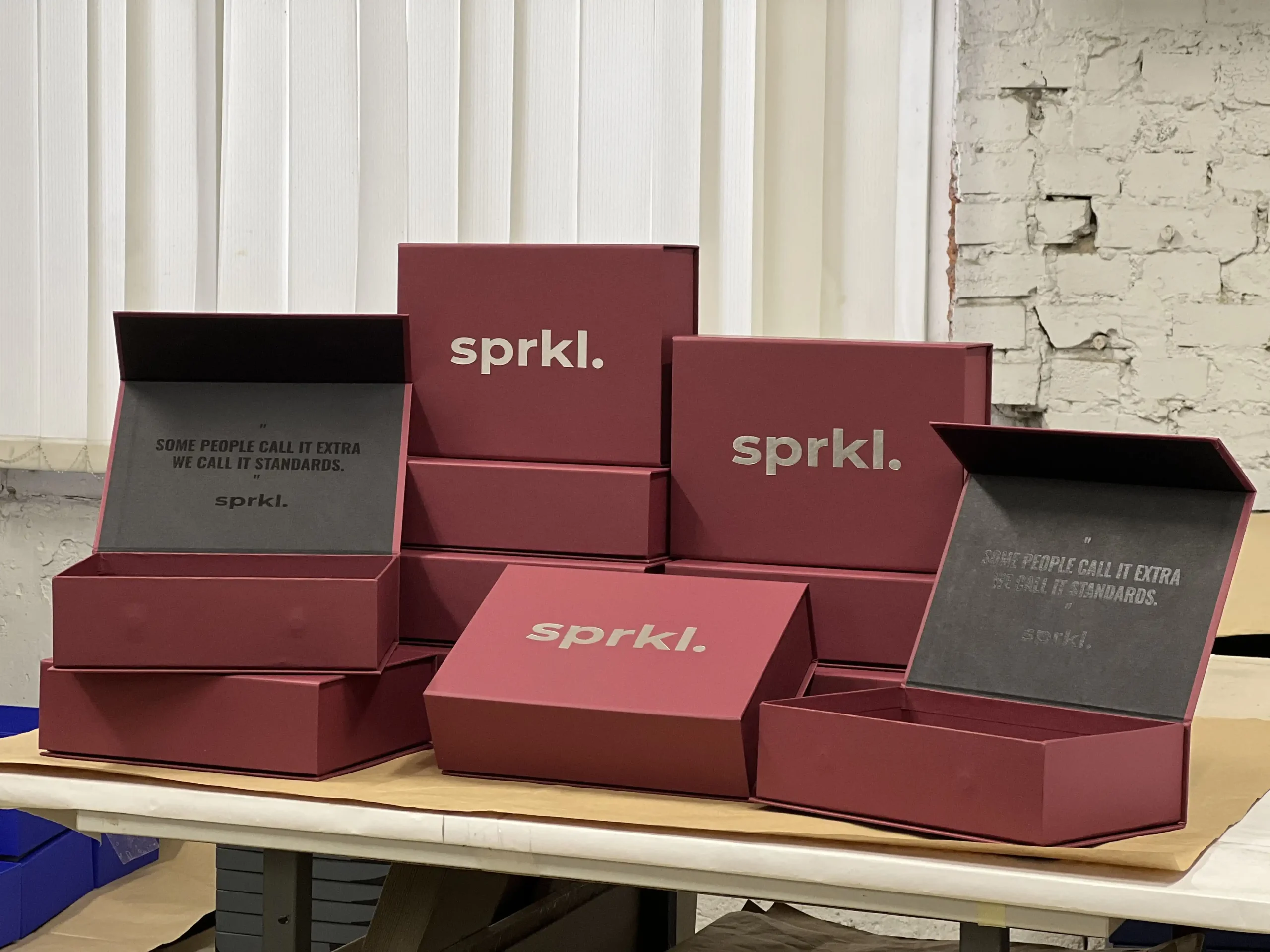 Брендовані коробки для пакування косметики sprkl.